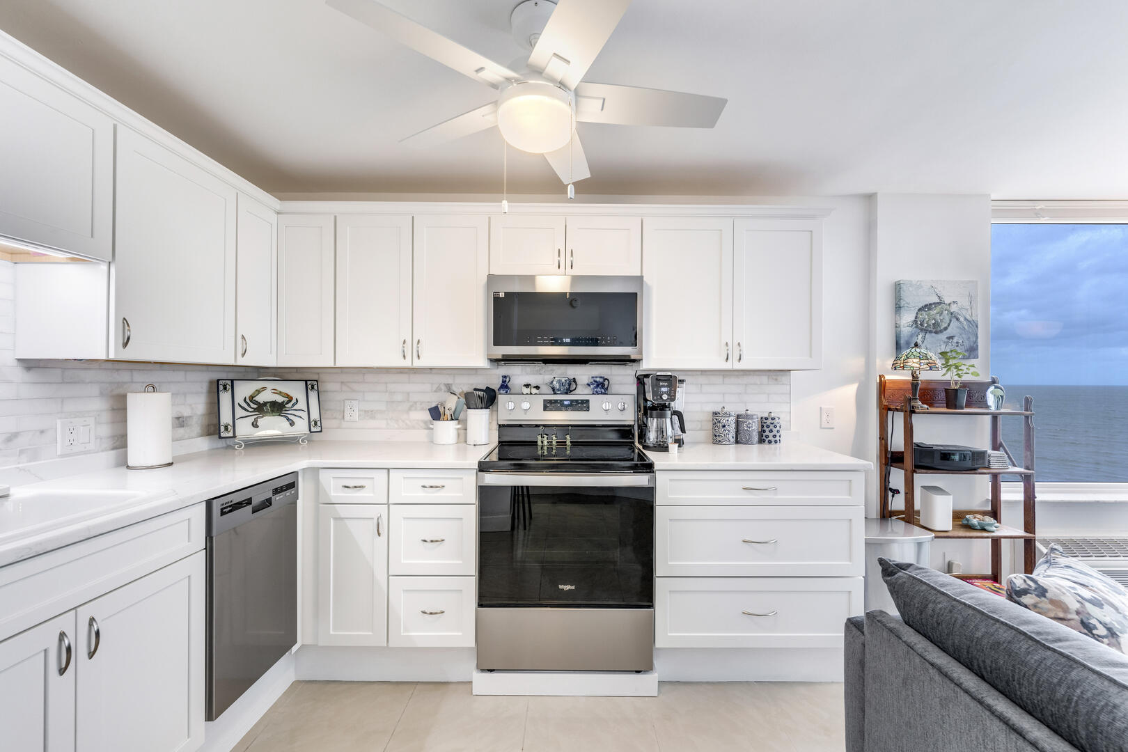 Updated Kitchen Ester Beach and Tennis 906A
