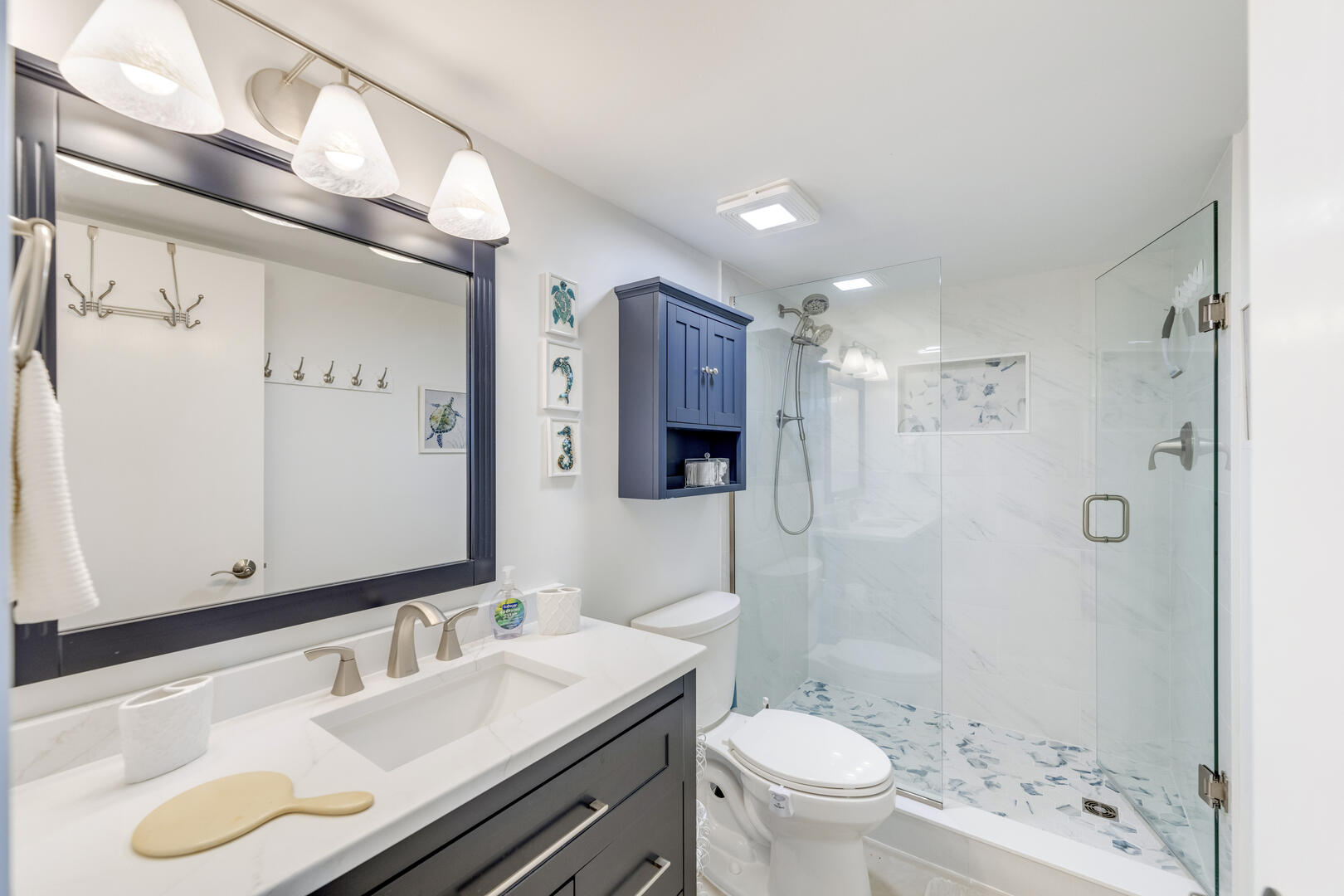Beautiful Full Bath