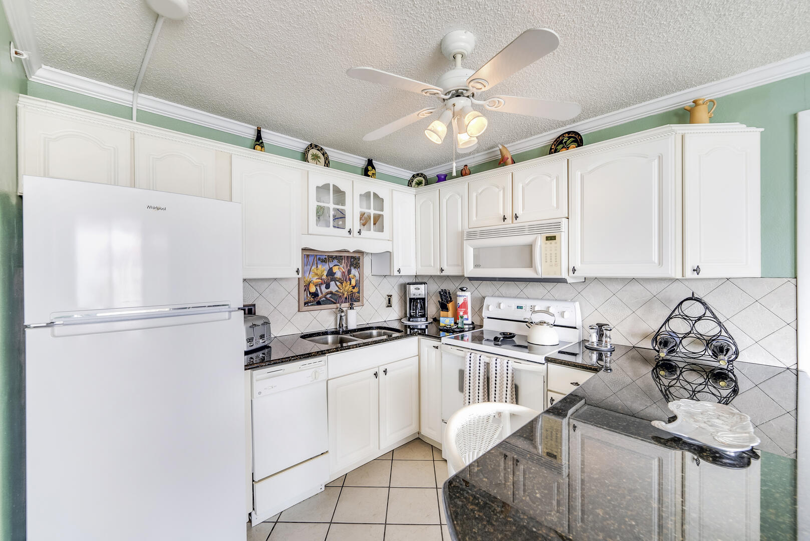 Fully equipped kitchen