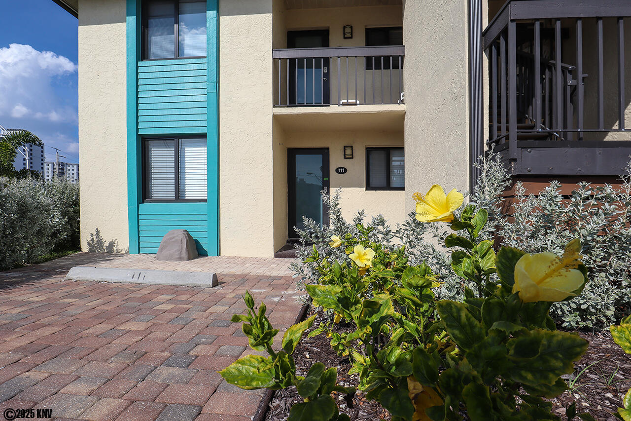 Bac Bay 111 is a ground floor condo...no stairs!