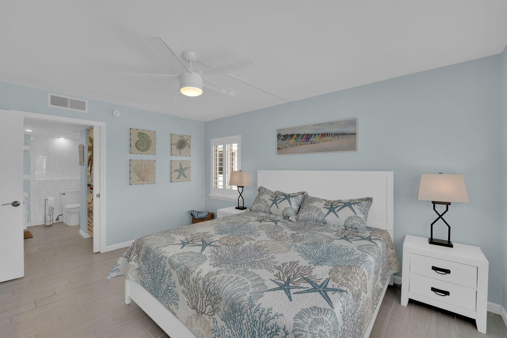 Comfortable large master bedroom Sand Caper 409