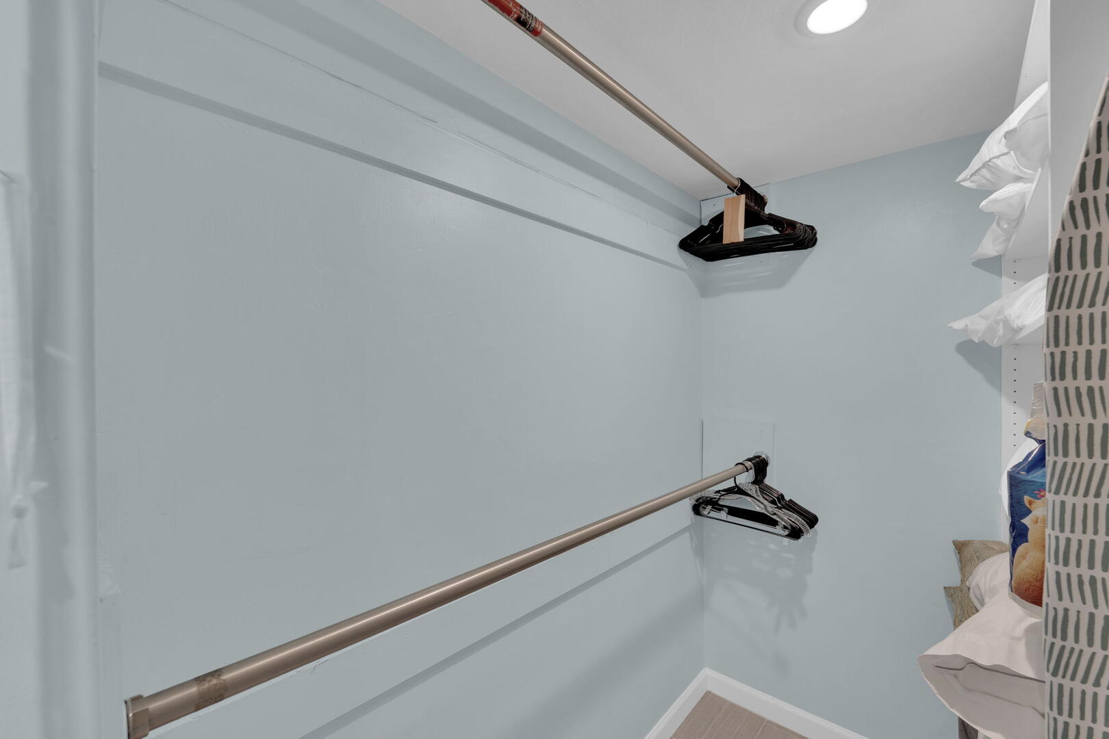 Walk in Closet Sand Caper 409