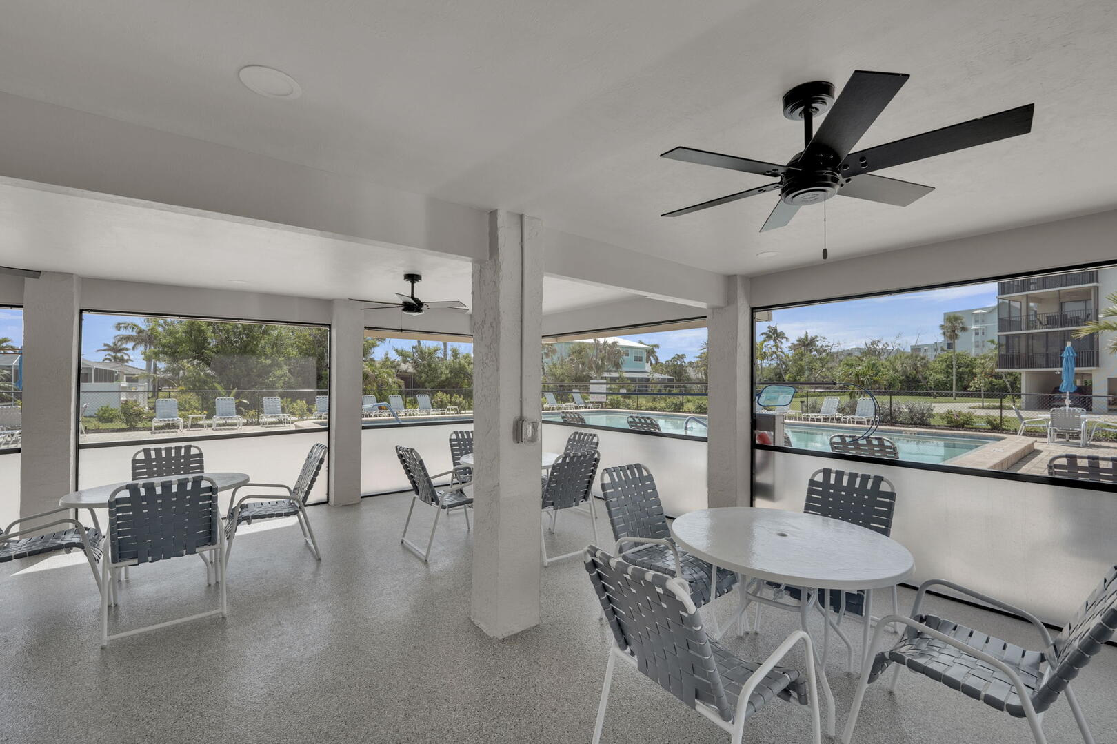 Screened in area for entertaining guest