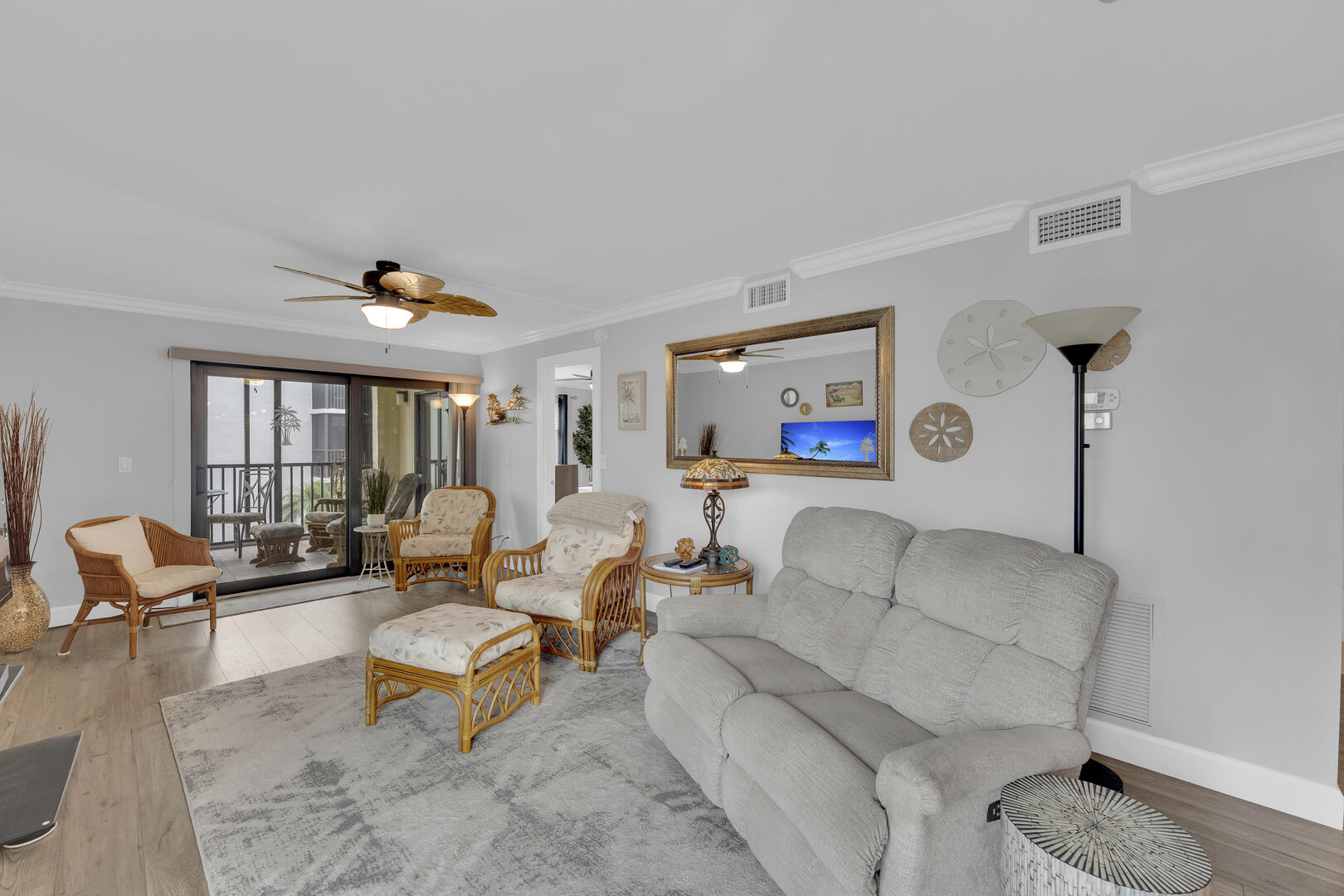 Relax after a long day in the sun in your cozy Livingroom 