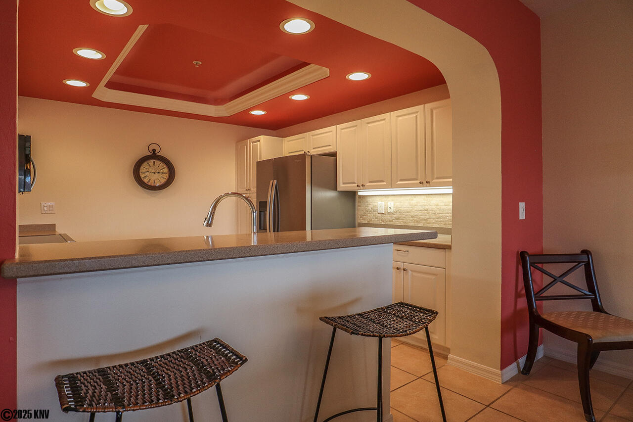 Gorgeous, Fully Equipped Kitchen with high end appliances