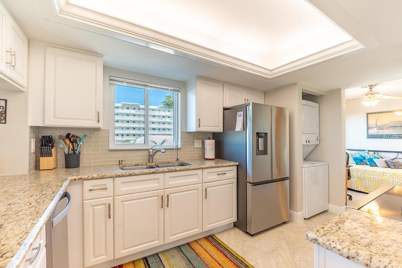 Fully Equipped Kitchen has all the appliances, dishware, cookware and tableware to entertain