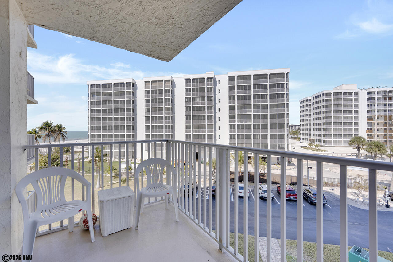 Enjoy your 3rd floor balcony to relax and take in the sea breezes