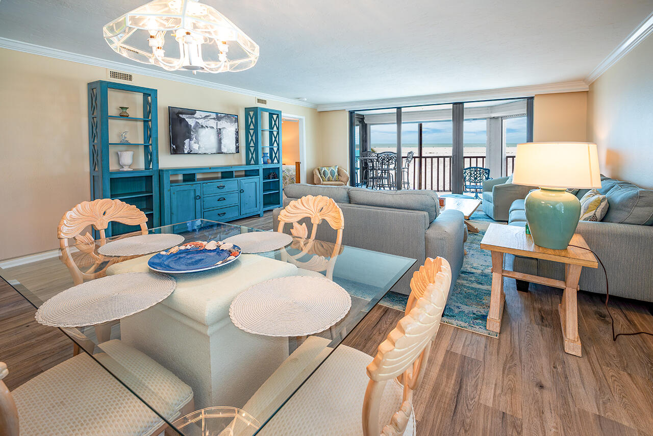 Fabulous Island Style furnishings at Shamron Beach 308