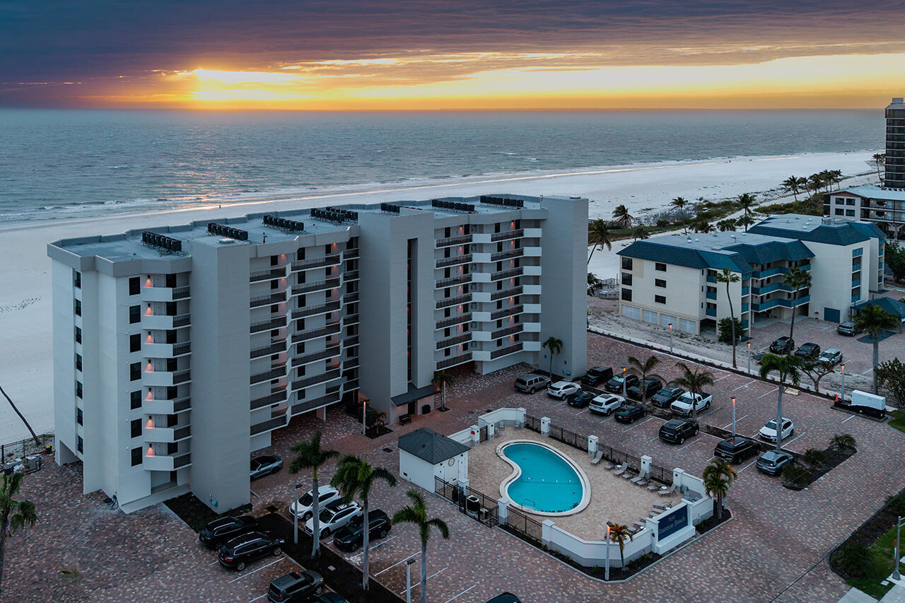 Gorgeous Shamron Beach Club Condos sit right on the beautiful Gulf