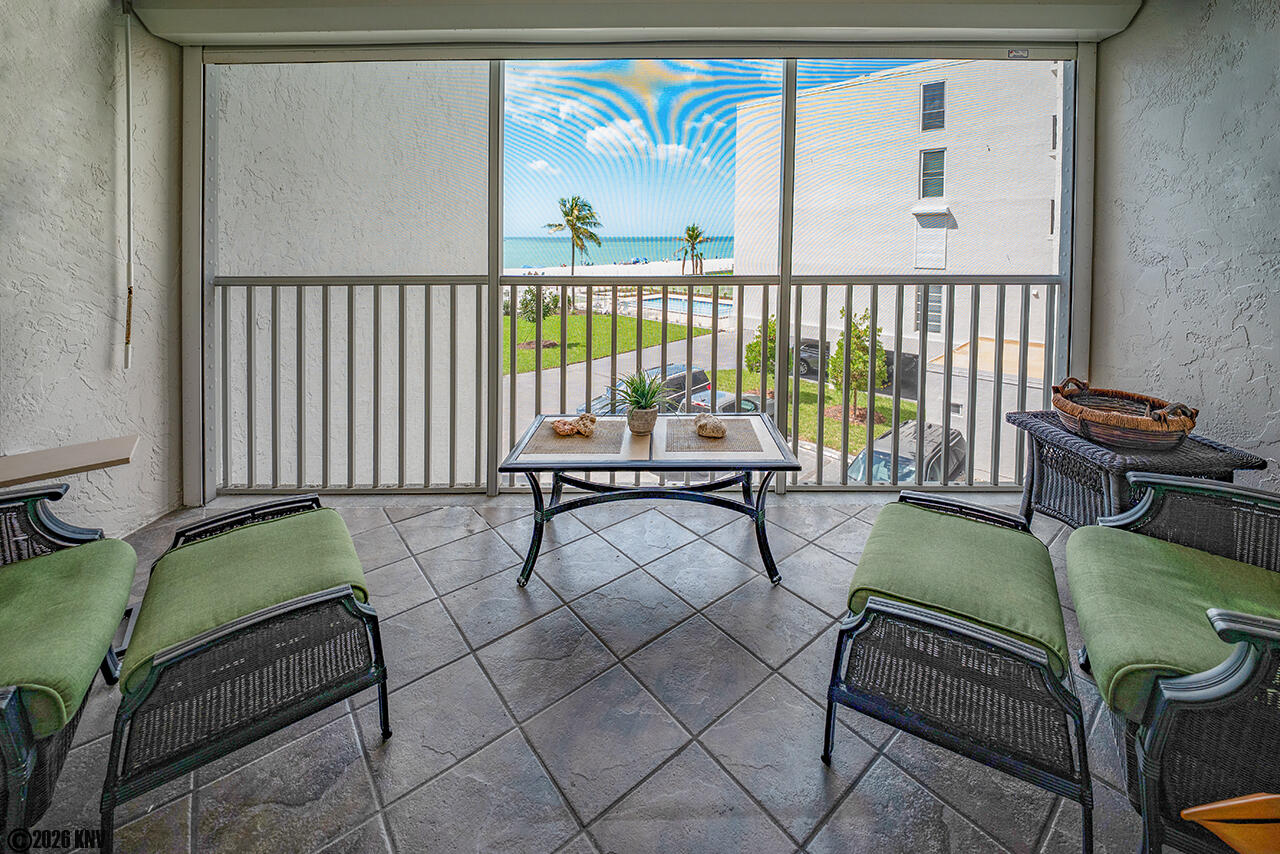 Screened In Lanai offers a place to relax and take in the Gulf breezes