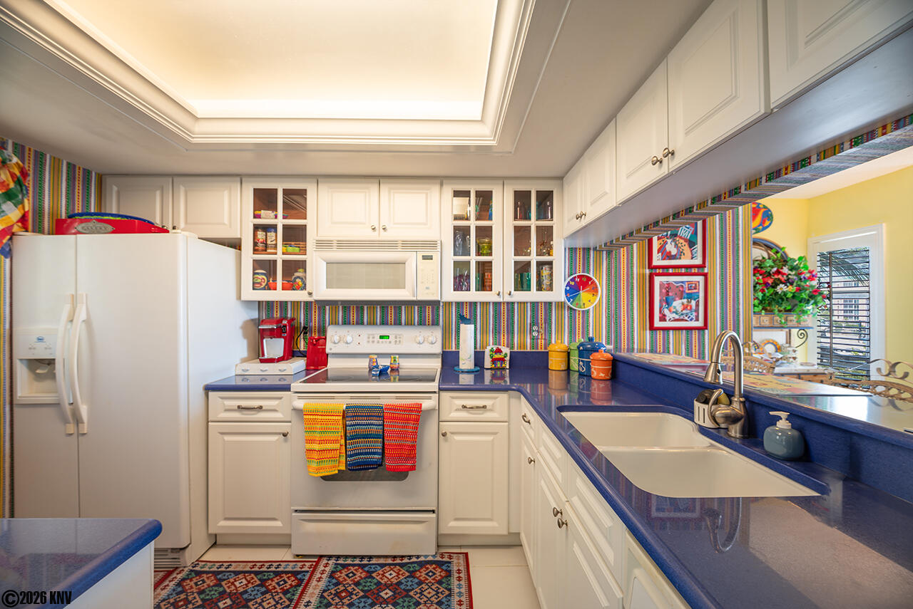 Full Sized Kitchen with all appliances including that oh so important dishwasher
