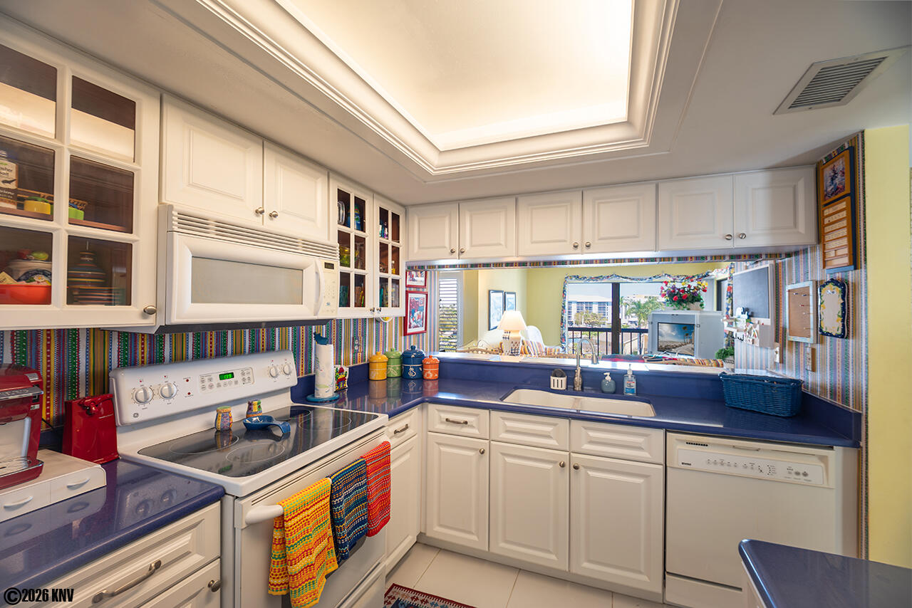 Kitchen is fully equipped with all tableware and cookware.