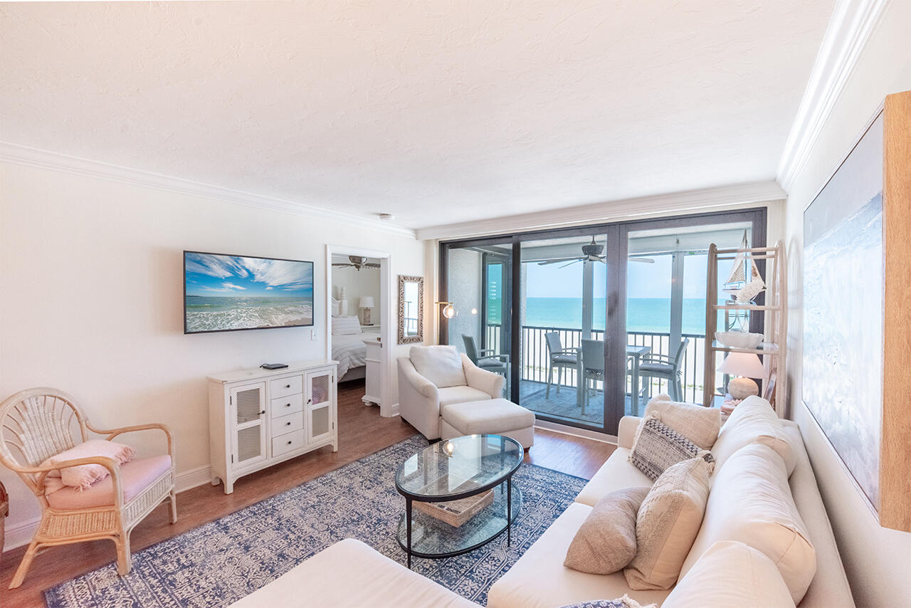 Comfortable furniture with an island vibe!