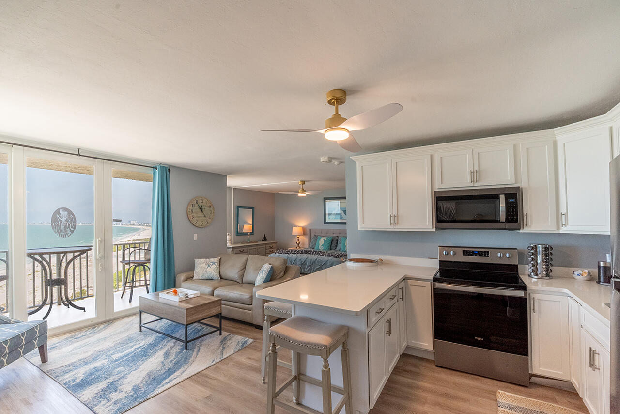 This GORGEOUS 1 Bedroom Beachfront Vacation Condo has everything you need to enjoy our island paradise.