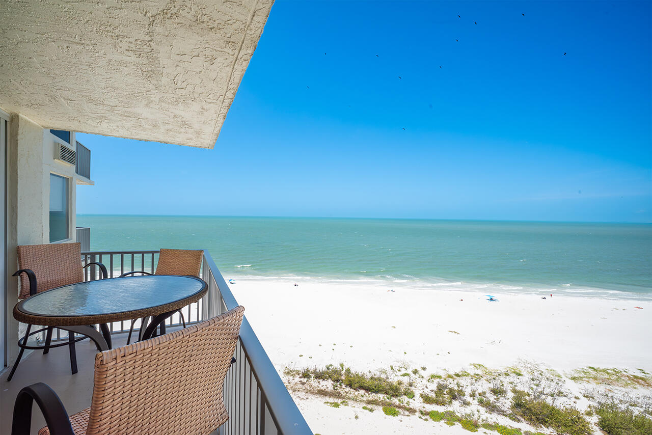 Gorgeous view of the Gulf from your balcony and a front row seat to our world famous sunsets