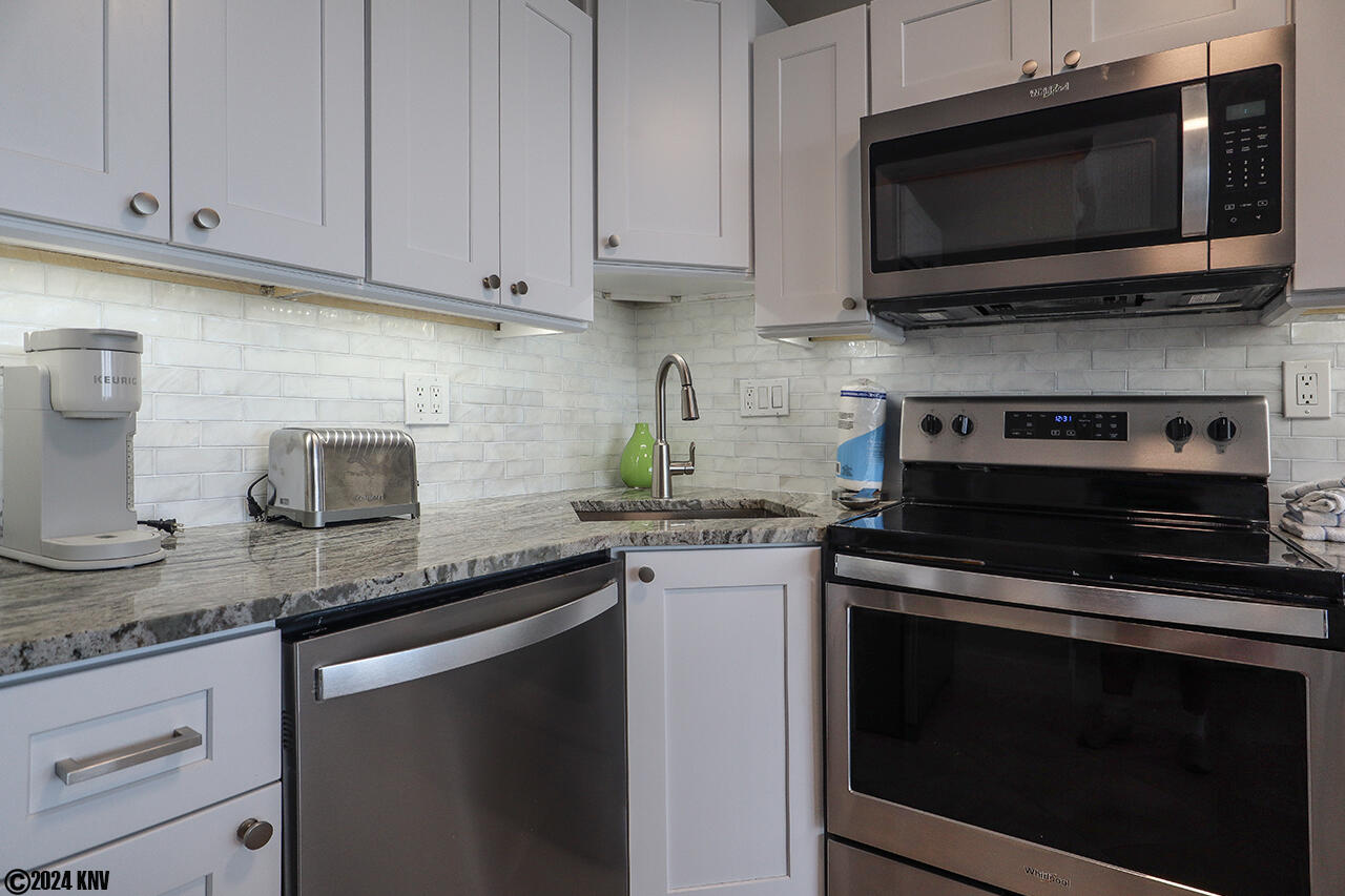 Brand new Kitchen appliances, including a dishwasher
