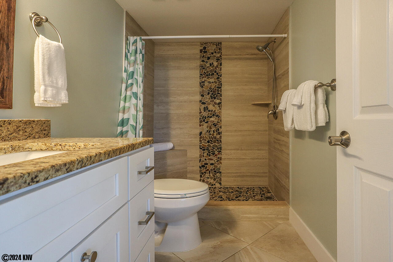 Beautiful Full Bath