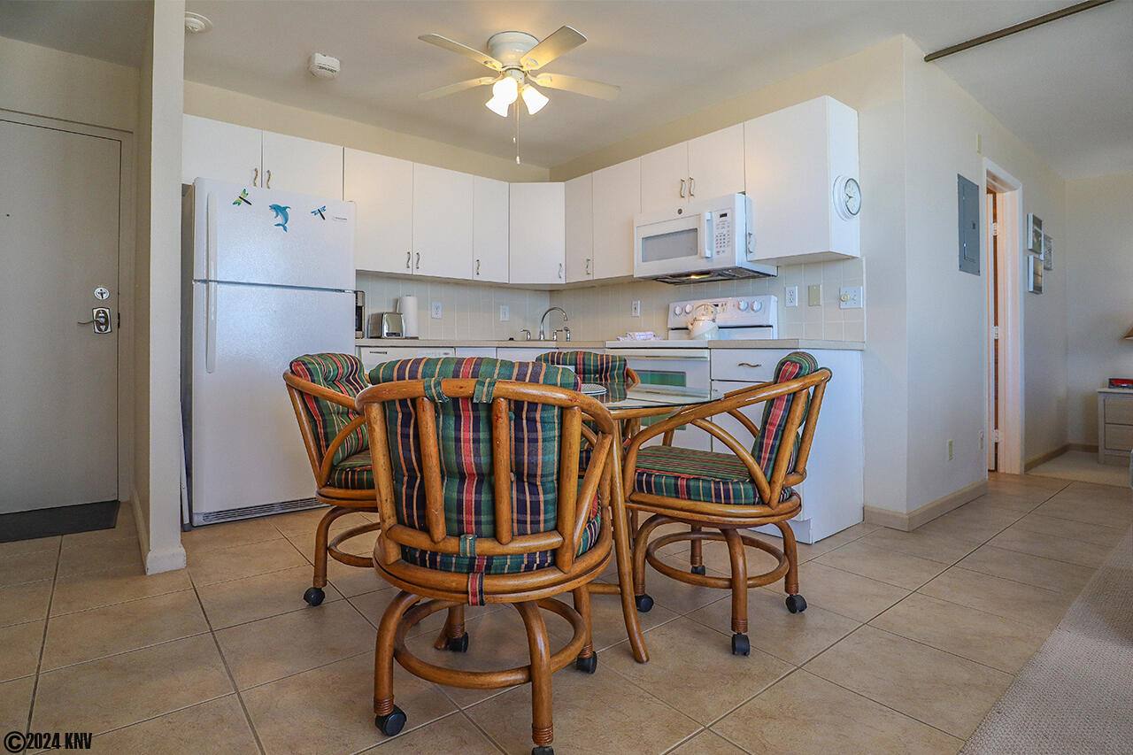 There is a fully equipped Kitchen with all appliances, including that oh-so-important dishwasher
