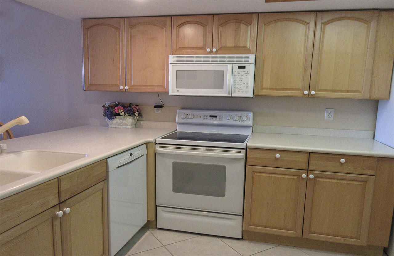 Updated kitchen at Eden House 302