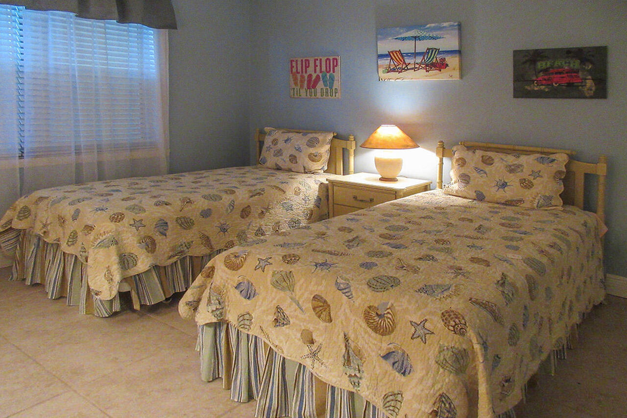 Terra Mar 903 Guest Bedroom with two twin beds