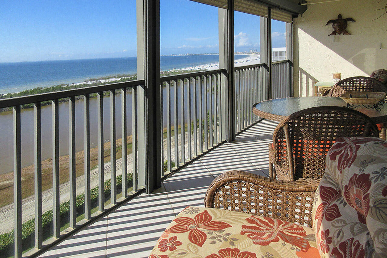 Terra Mar 903 Screened In Lanai enjoys direct Gulf views from one end of the island to the other