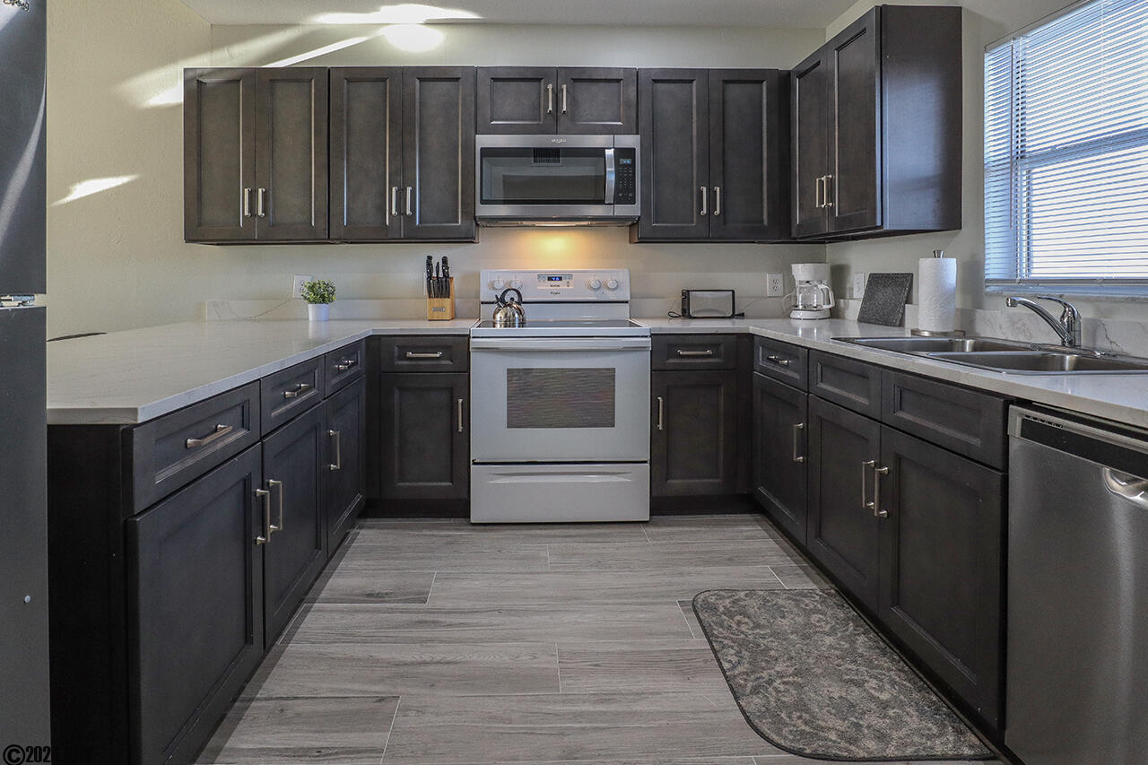 Brand New Kitchen with all the bells and whistles