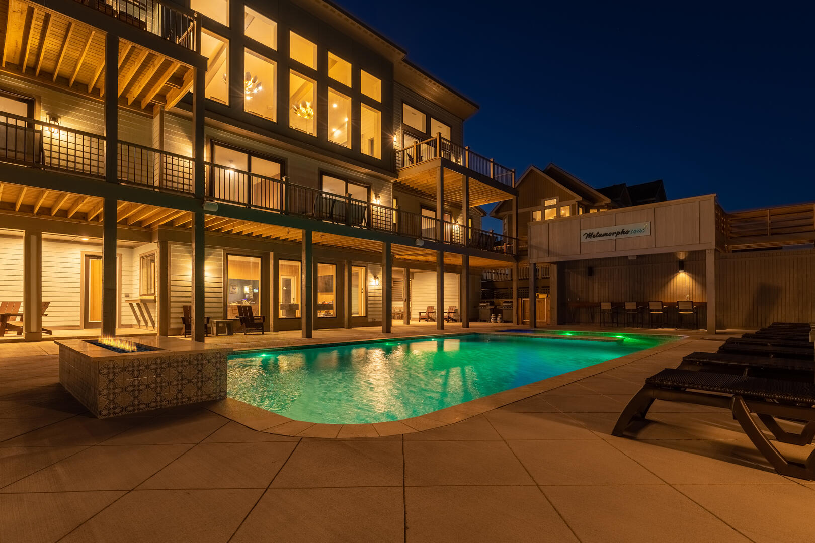 Metamorphoseas 12 Bedroom Home in Whalehead