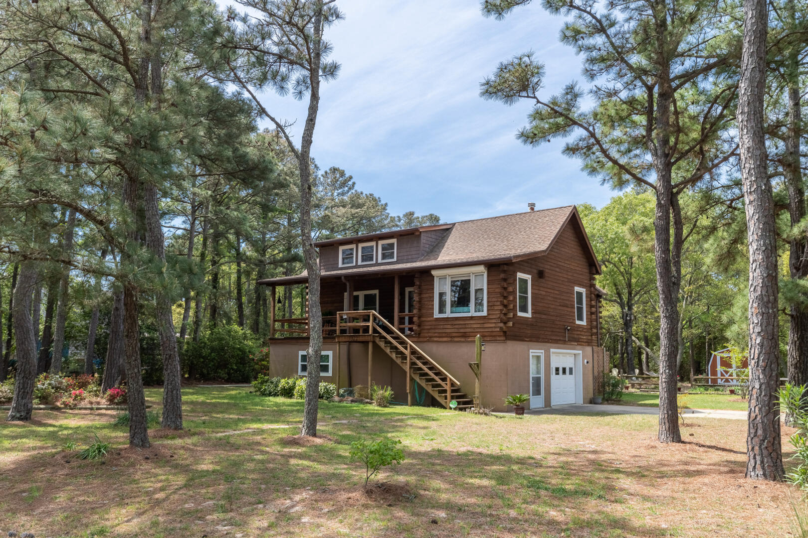 Log Inn 4 Bedroom Home in North Ridge