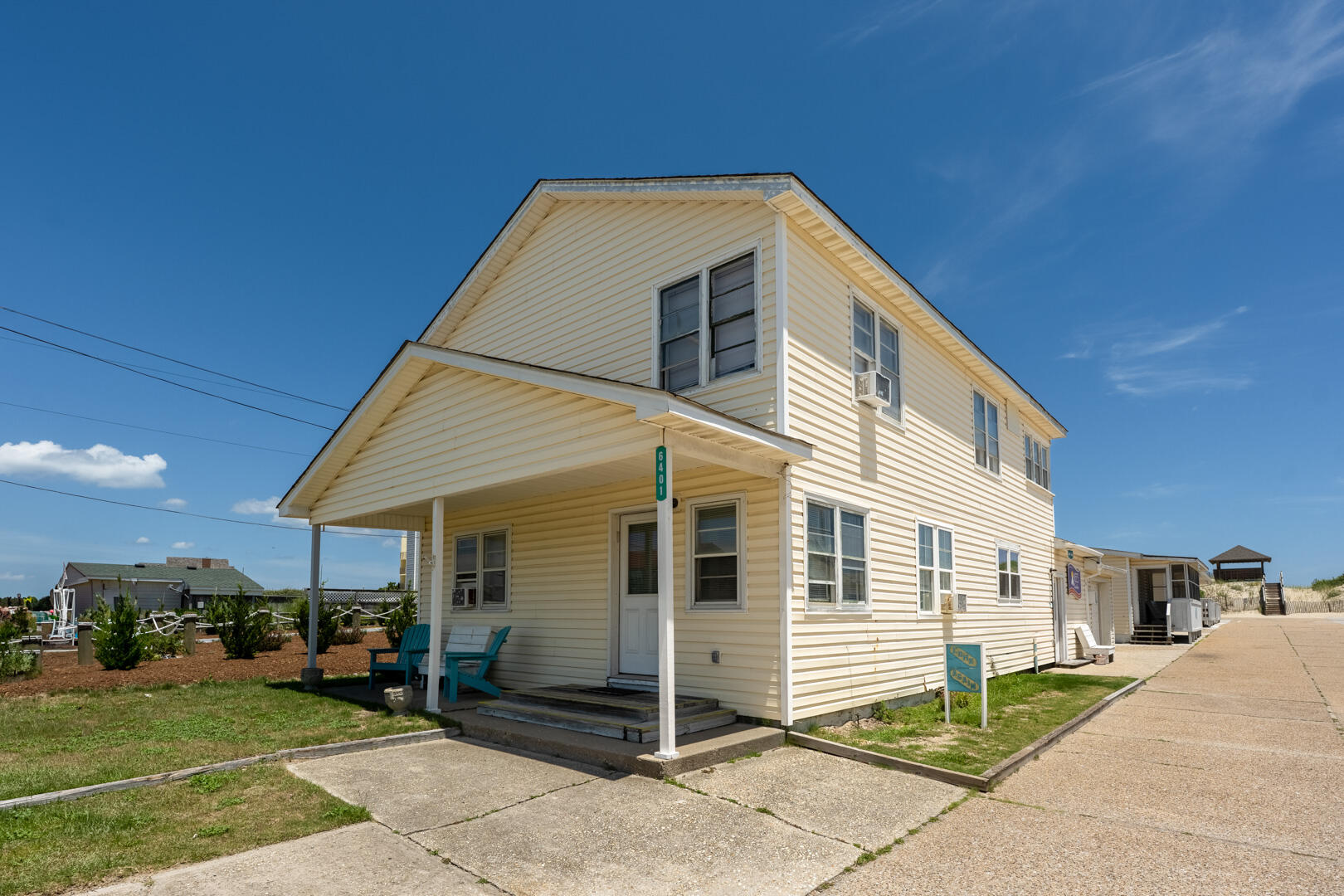 The Captain's Cottage at Oceanside Court