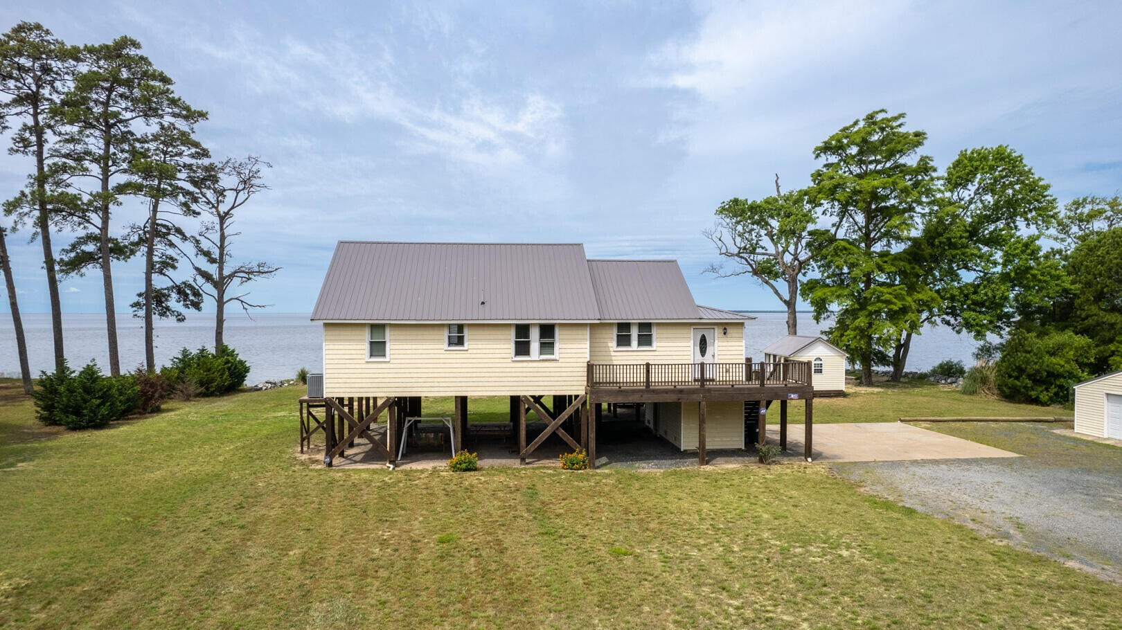 OBX Soundfront Hideaway 3 Bedroom Home in Jarvisburg
