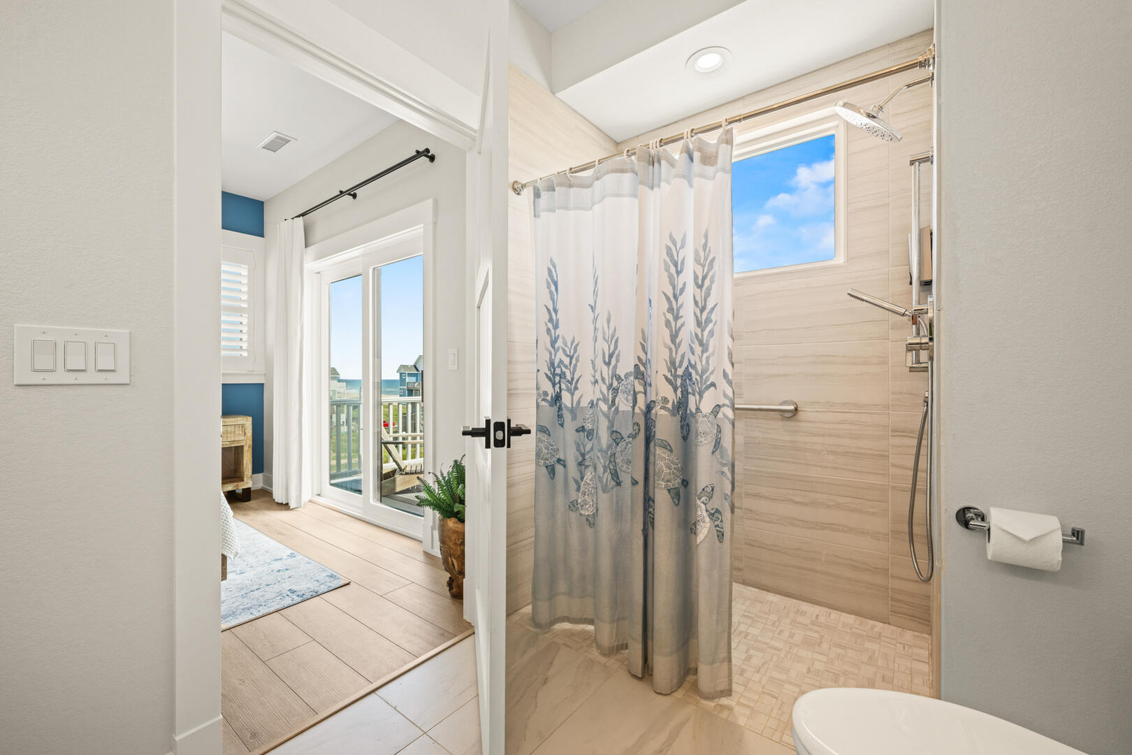 Handicap-Friendly Full Bathroom in King En Suite on Fourth Level