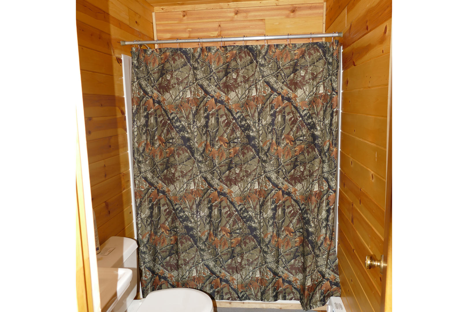 Lower level full bath