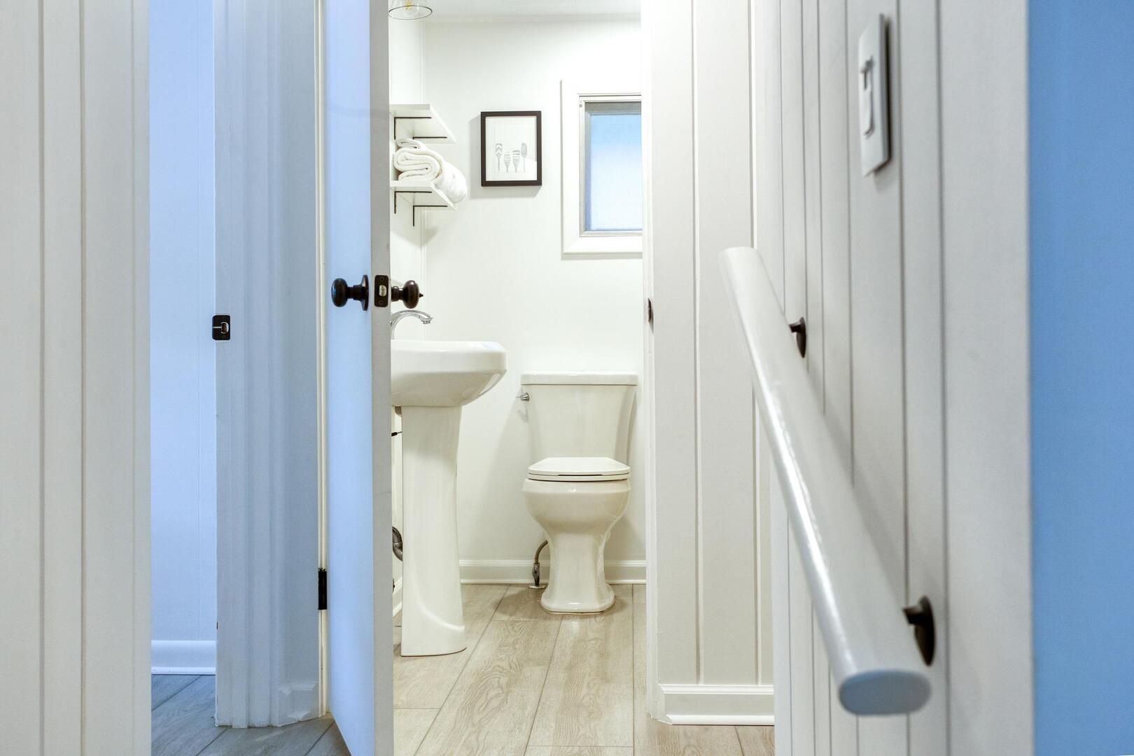 Full bath from hallway. M