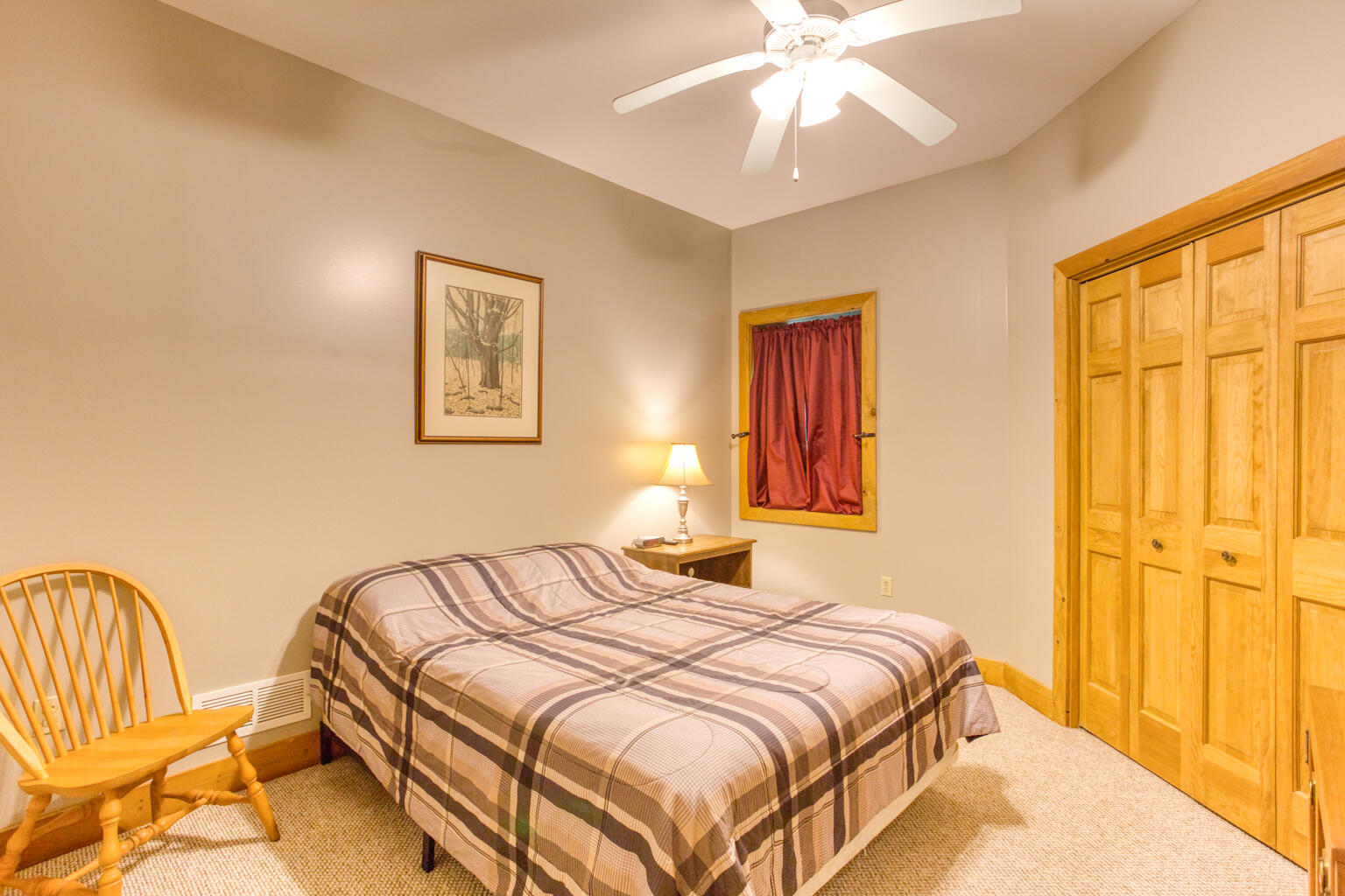 Bedroom 3 - Queen lower level w. TV