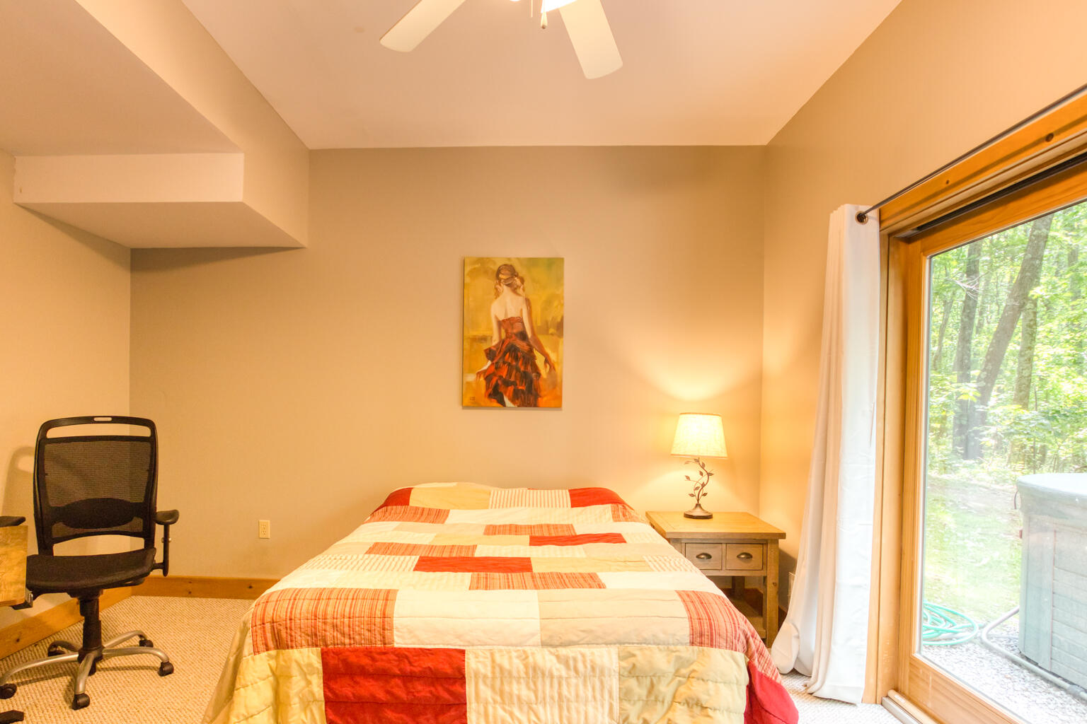Bedroom 2 - Queen - lower level