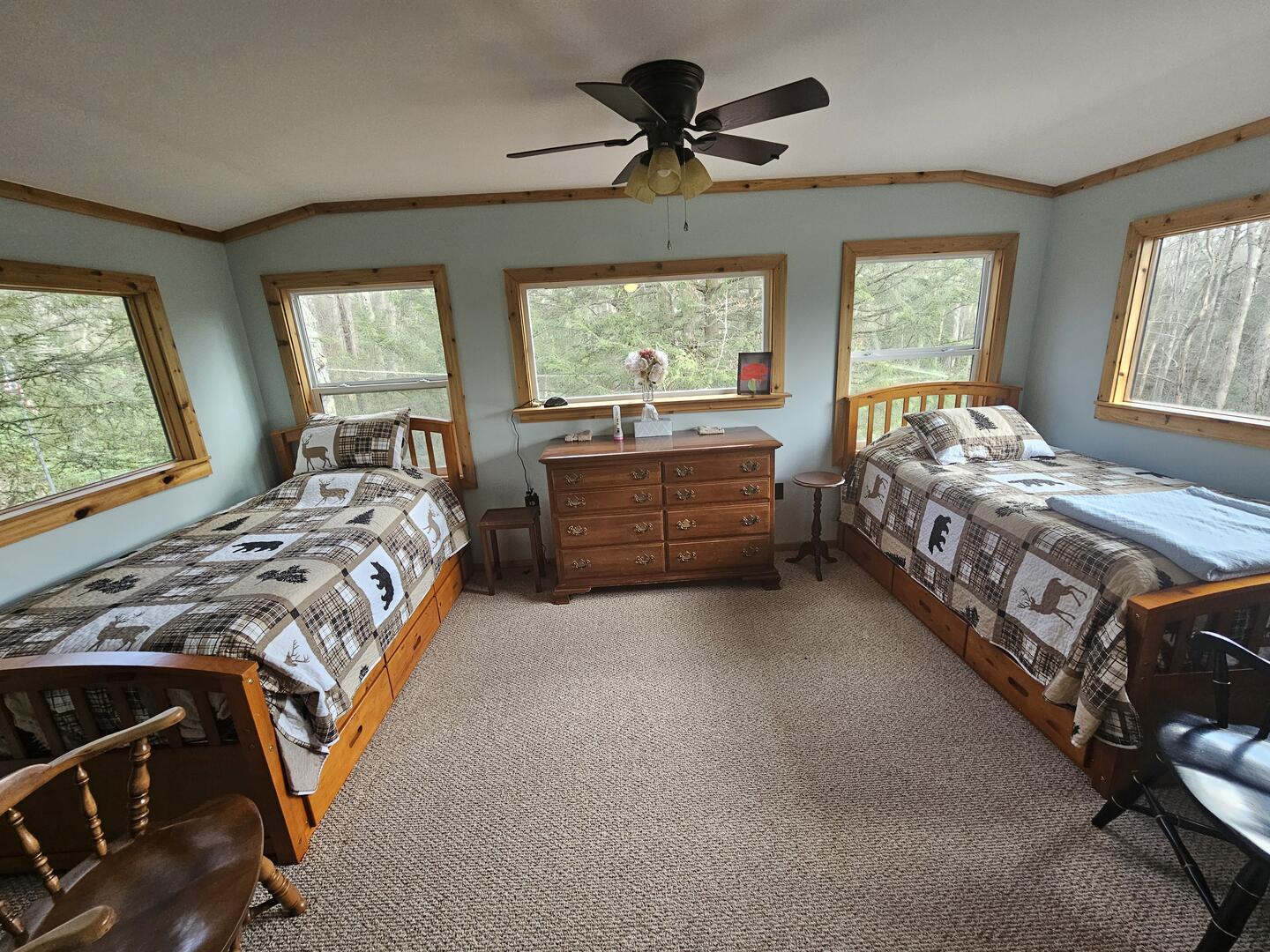 BR3 2 Twins upstairs