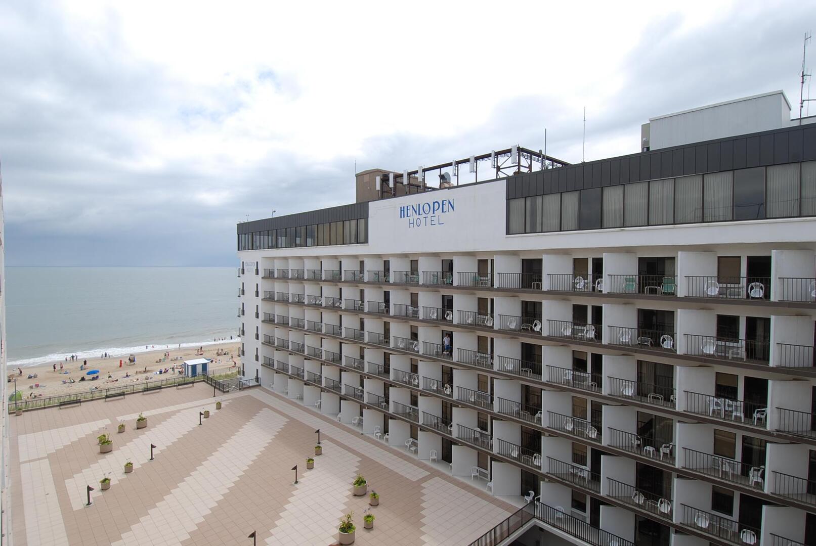 Group,Balcony View,