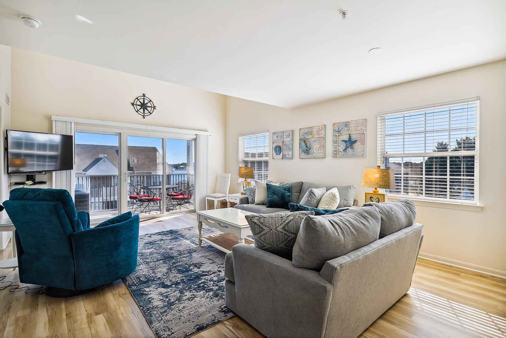 Main Level,Living Room,