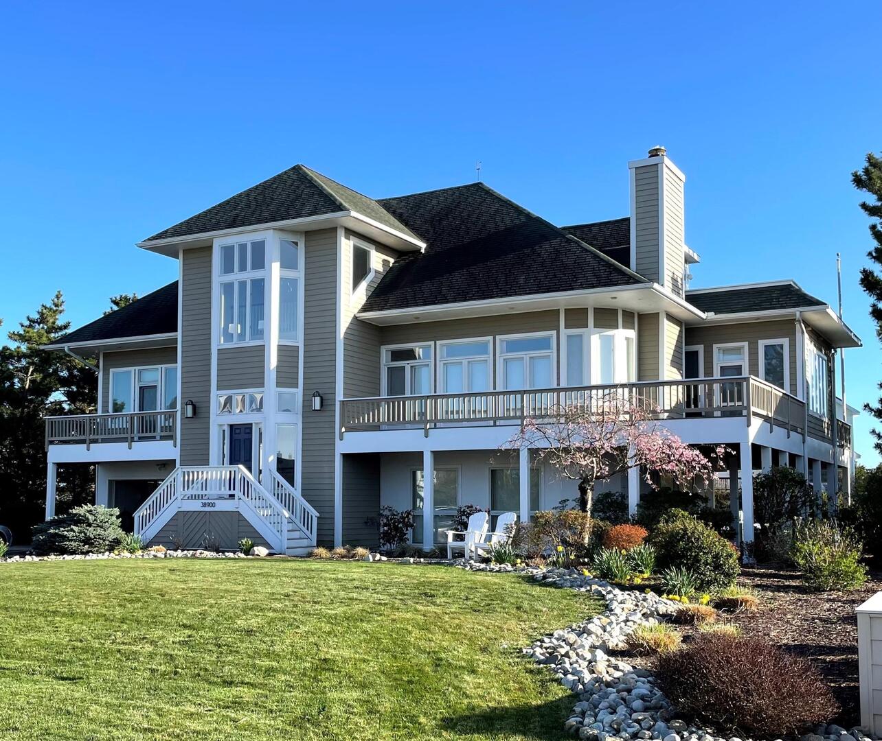 Group,Front Exterior,