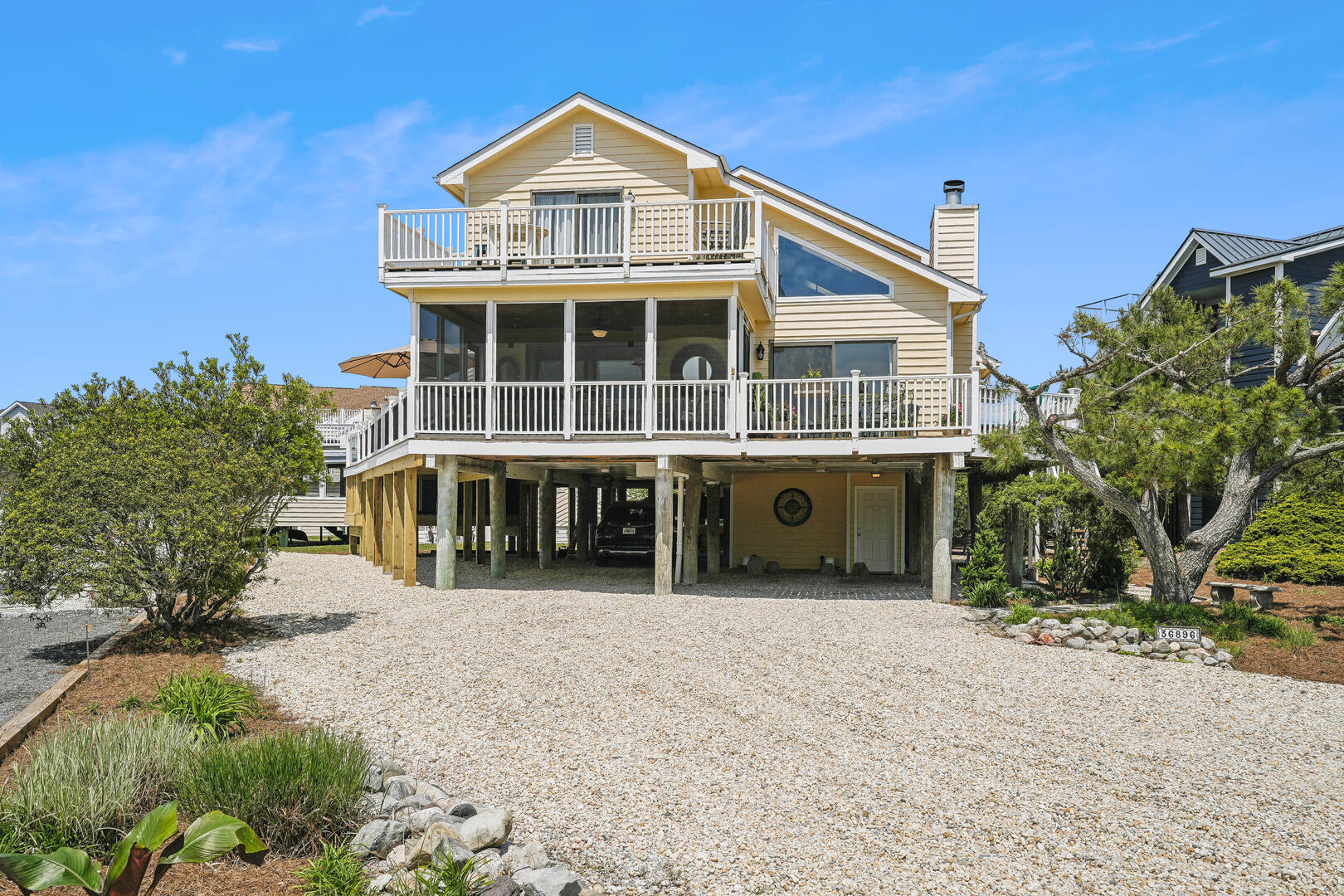 Exterior,Main,