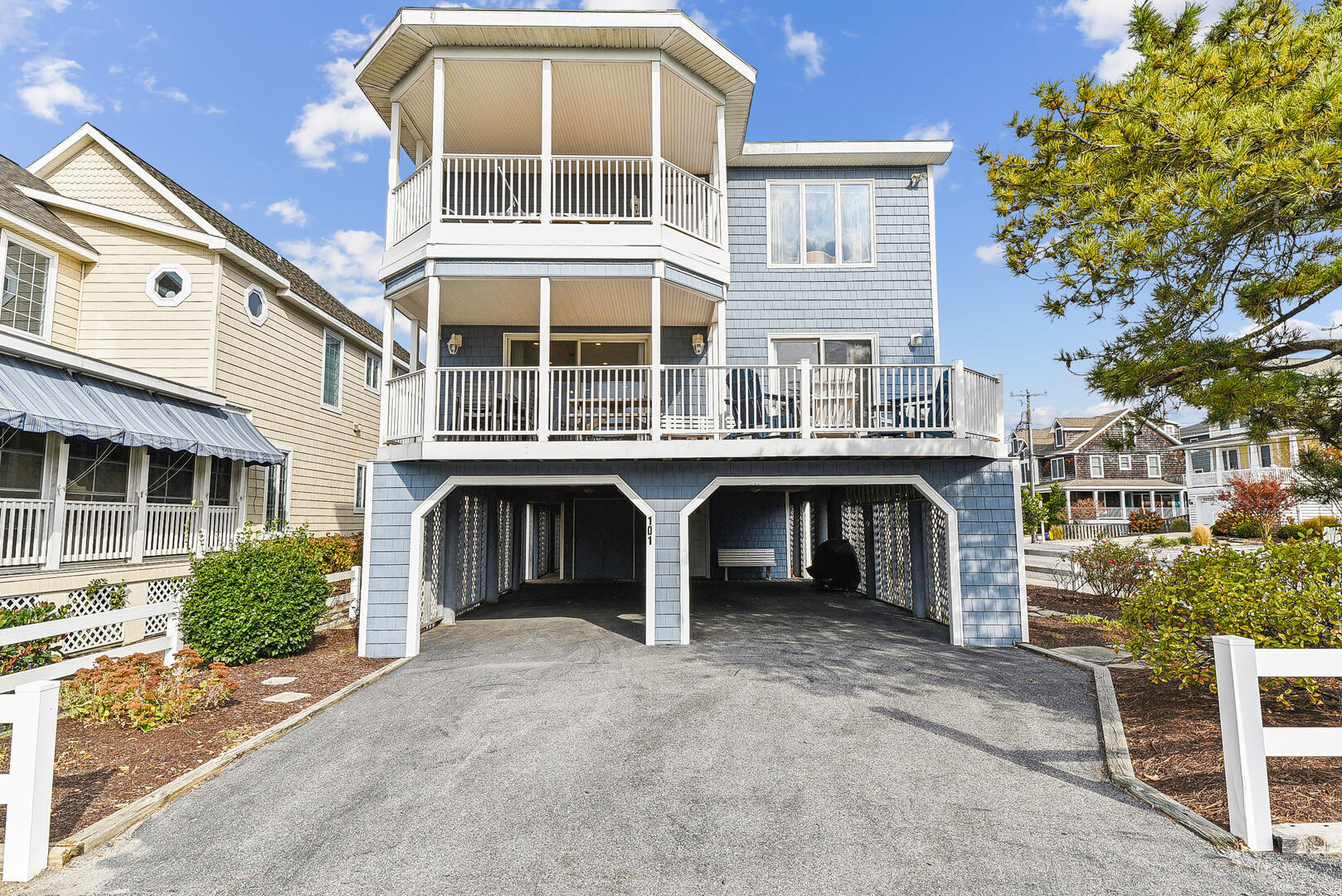 Exterior,Front Elevation,