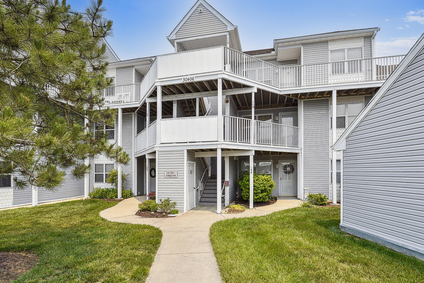 Exterior,Main,