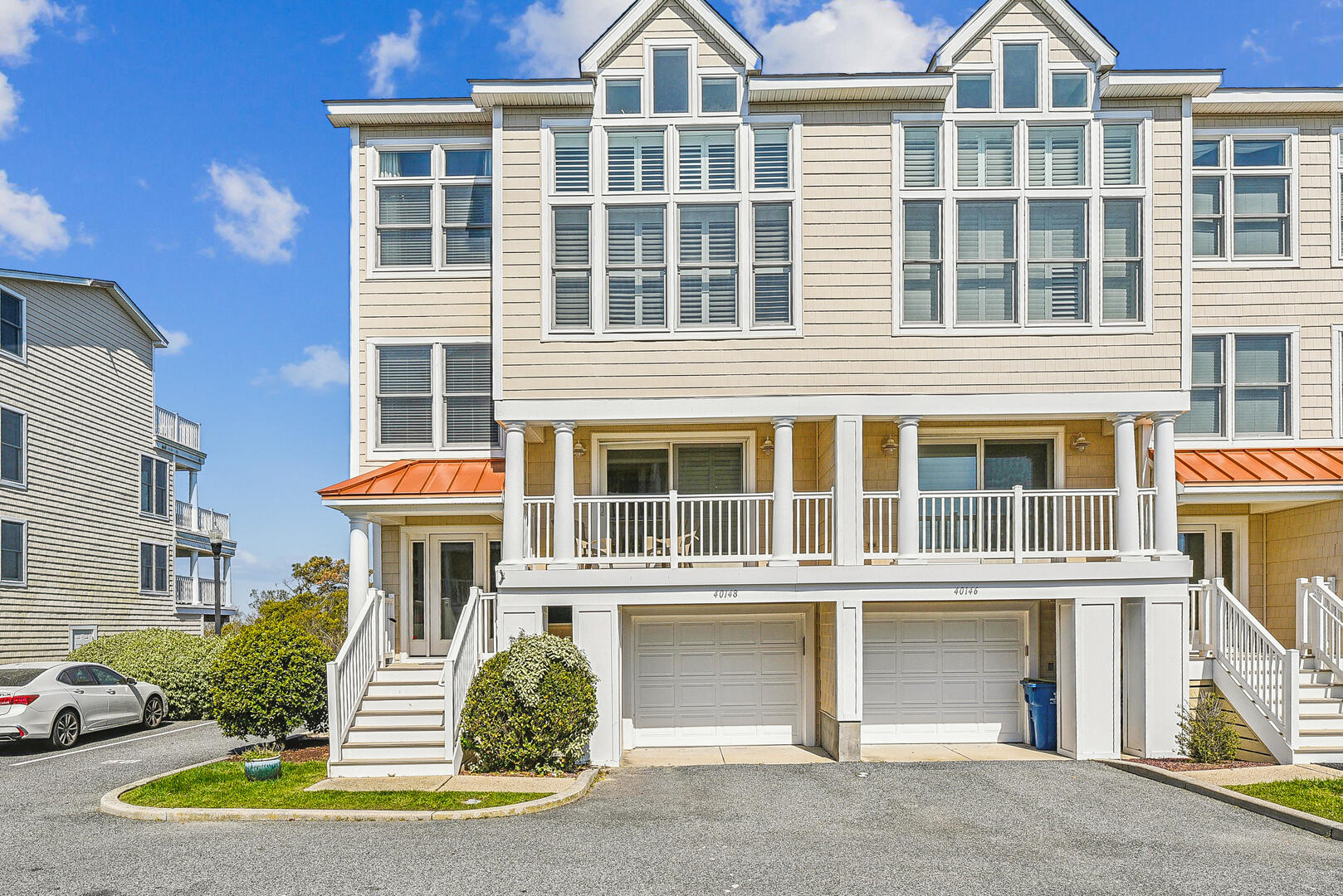 Exterior,Main,