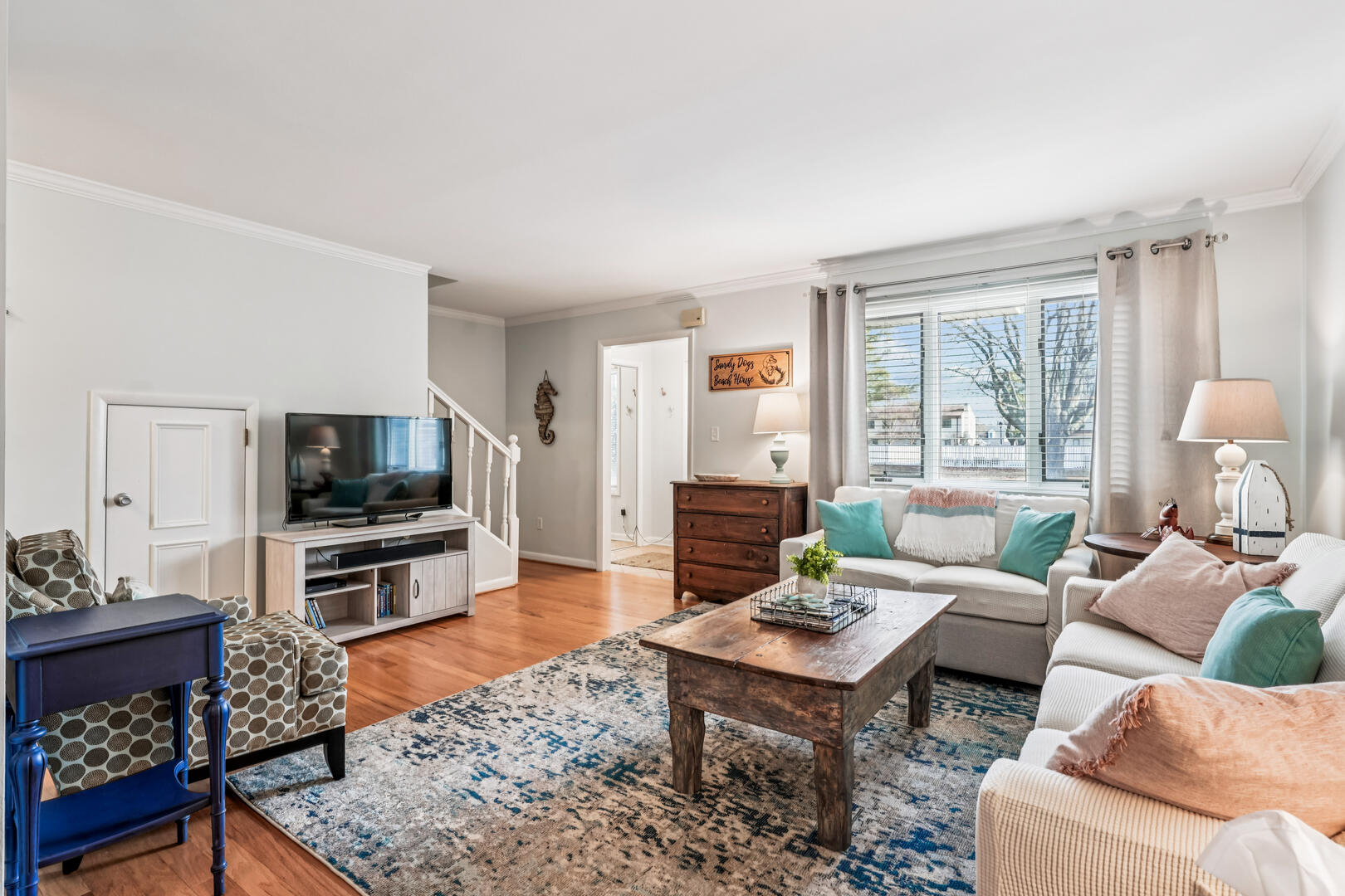 Main Level,Living Room,