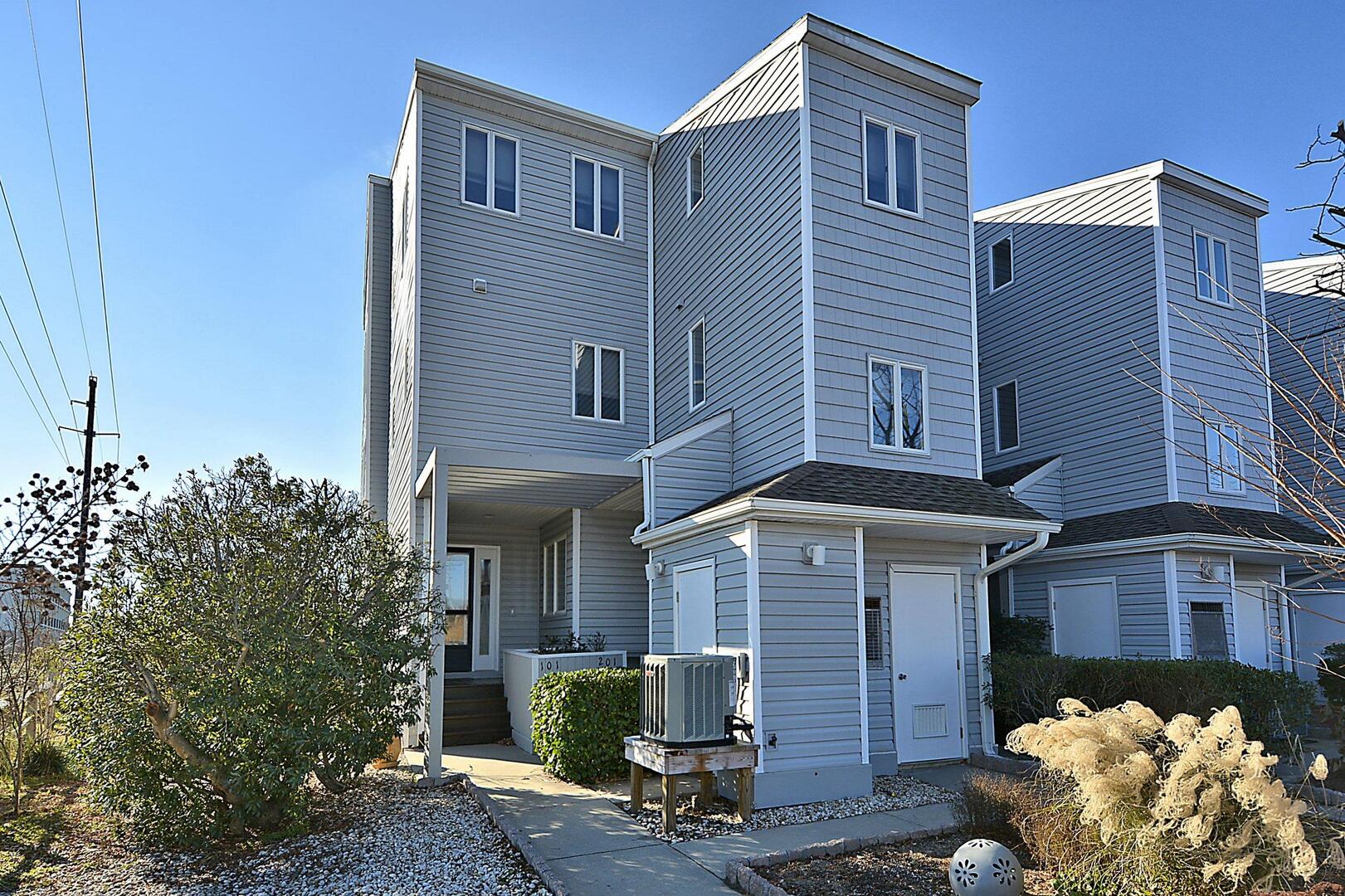 Group,Cajun Cove 101-Guerrieri Front Elevation,