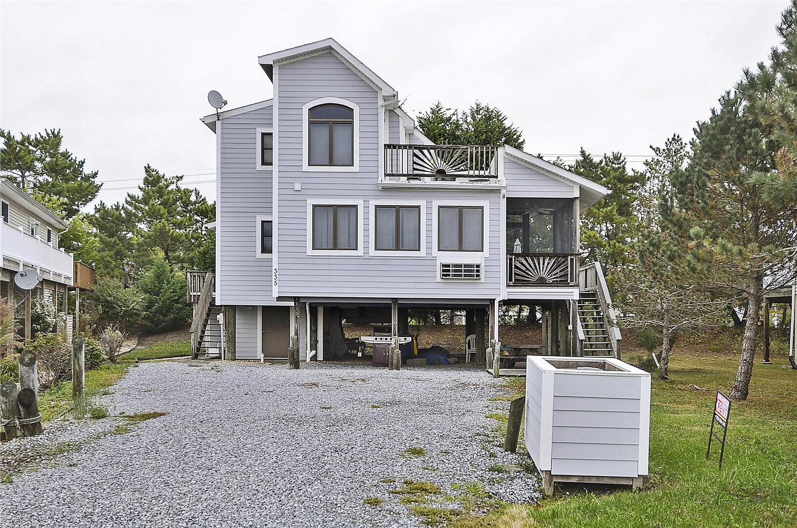 Exterior,Moore,