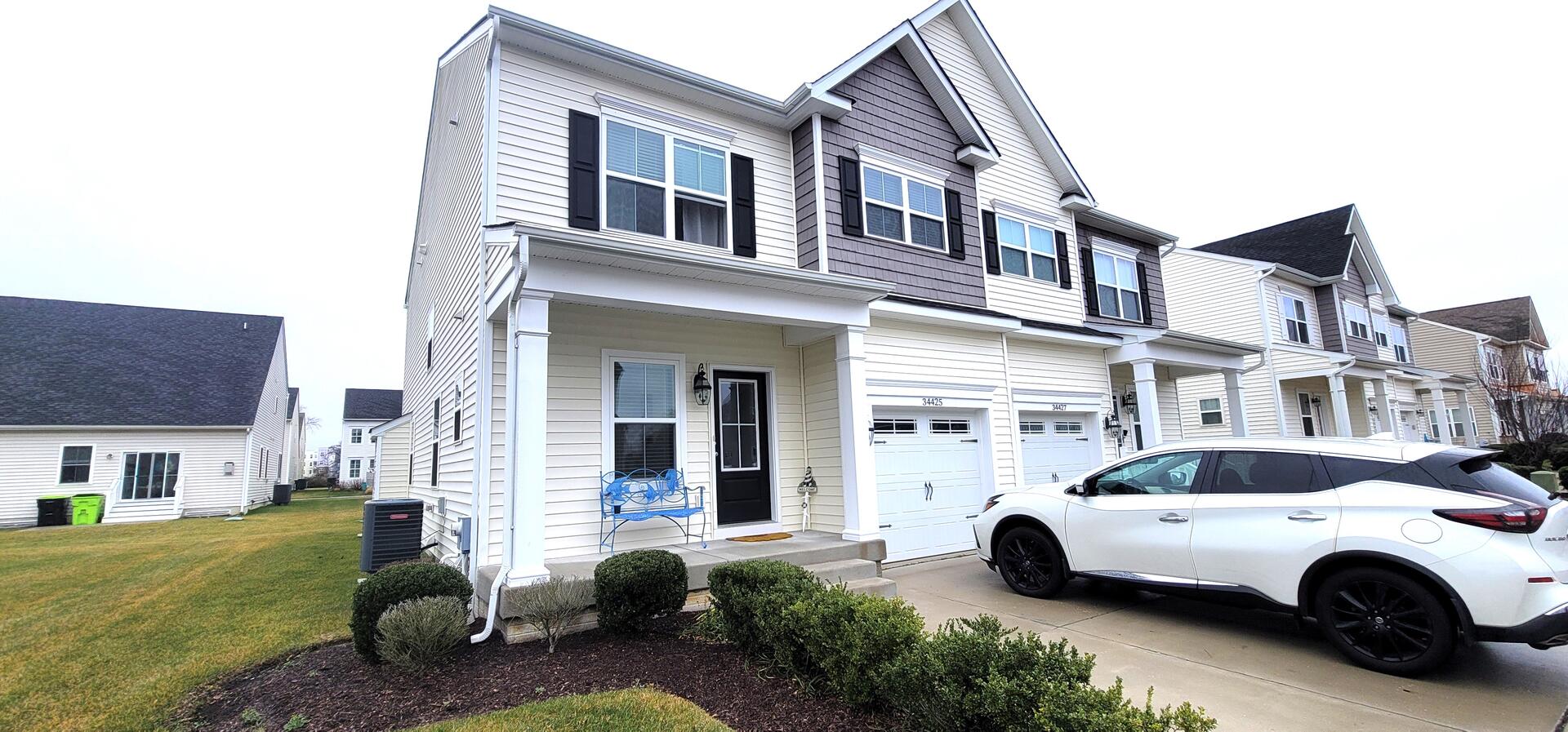 Long & Foster Vacation Rentals-SEASONAL SUNSHINE-image-1