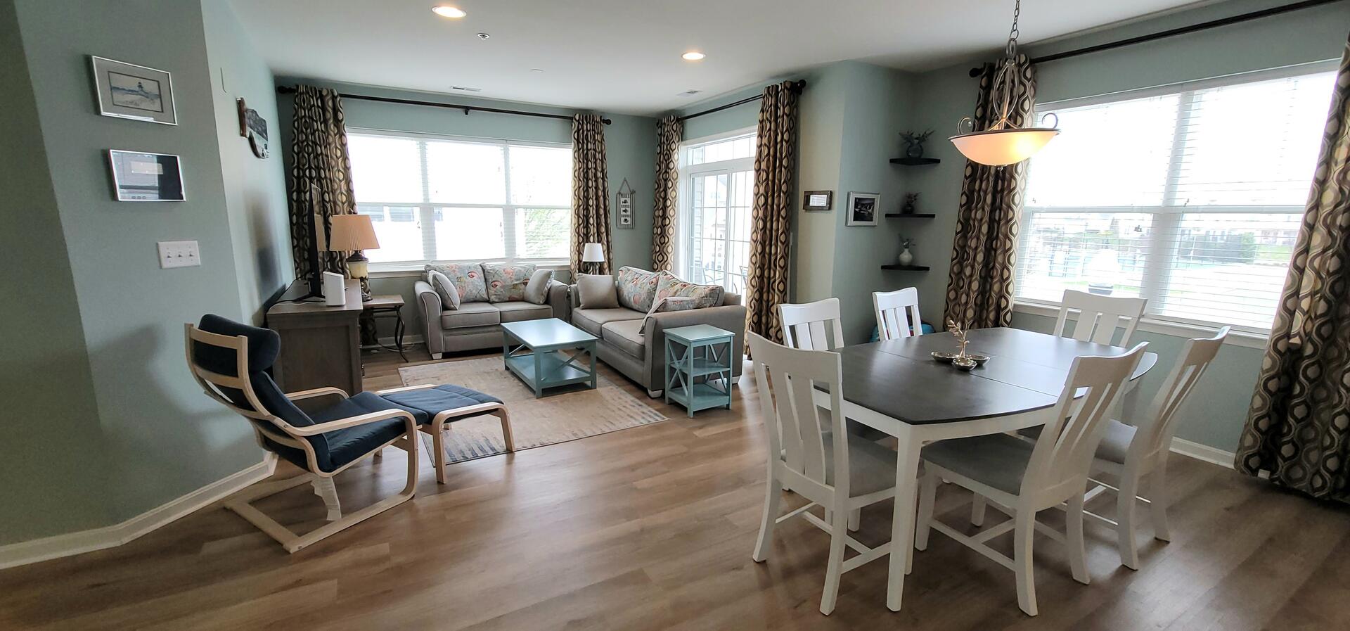 Long & Foster Vacation Rentals-THE GRANDE CONDO-image-1