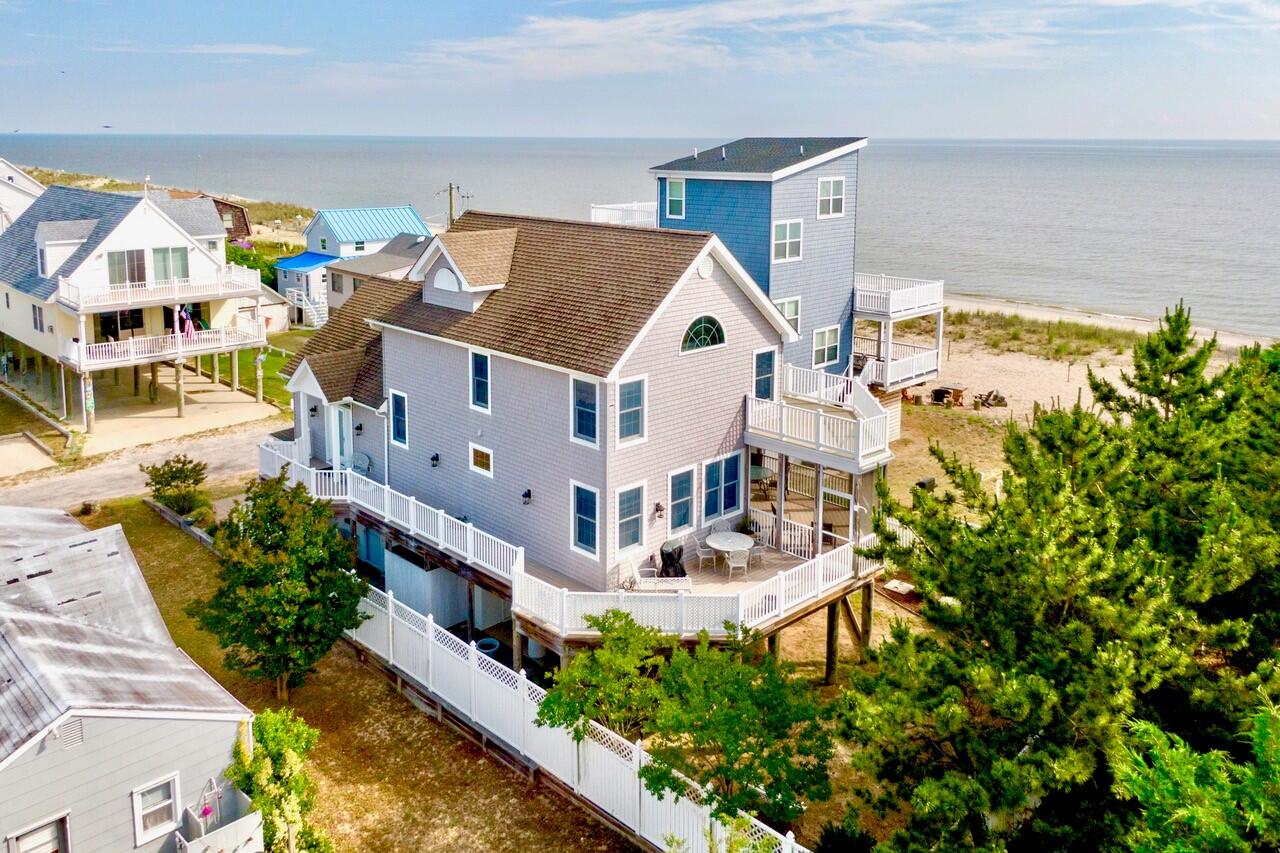 Long & Foster Vacation Rentals-WHAT A VIEW!-image-1
