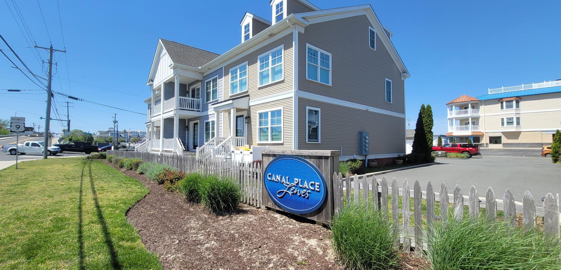 Long & Foster Vacation Rentals-CANAL VIEW TERRACE-image-1